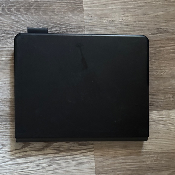 Logitech Universal Folio With Keyboard Case - Picture 6 of 11